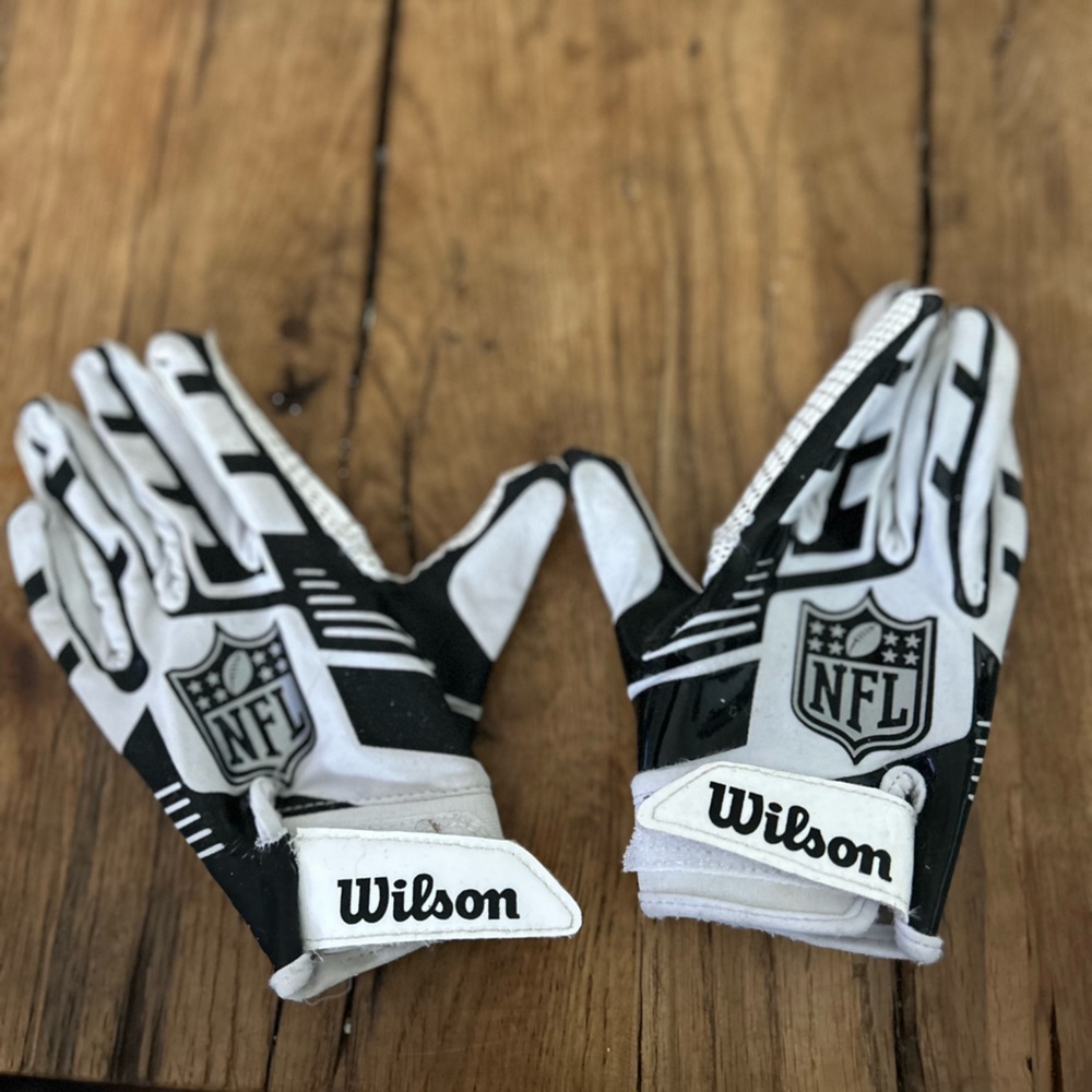 Wilson white black gloves football grip youth medium